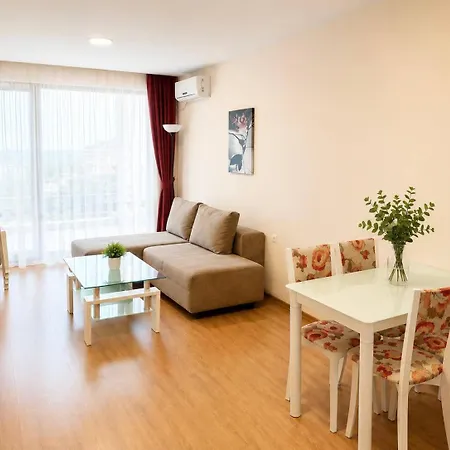 Premier One-bedroom With Sea View דירה