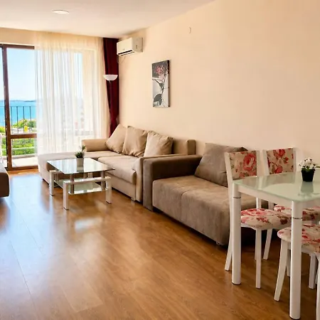 Premier One-bedroom With Sea View דירה
