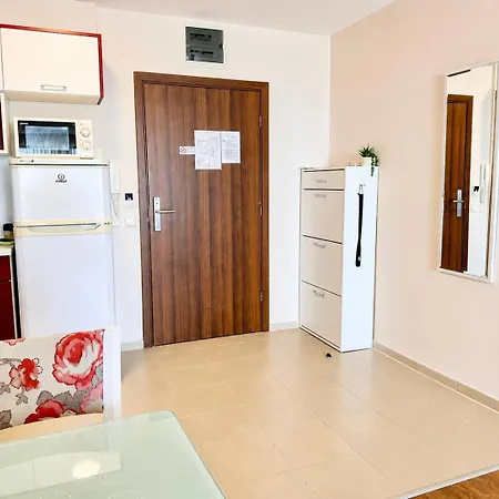 Premier One-bedroom With Sea View דירה