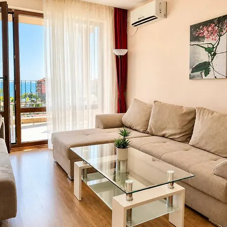 Premier One-bedroom With Sea View דירה